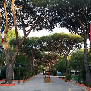 https://camping-dal-pino.it-tuscanyhotel.com