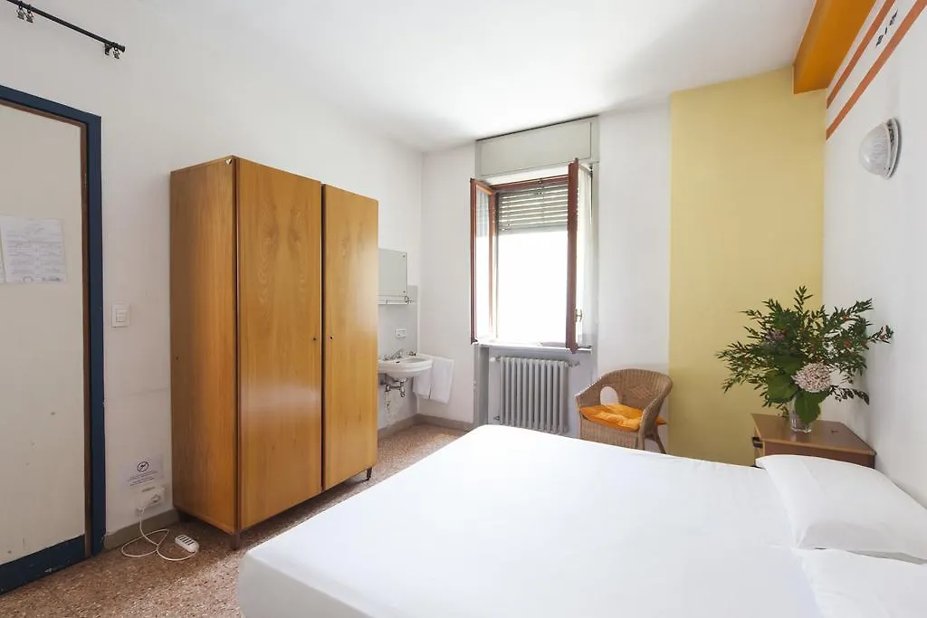 Ostellolinda Milan 0*,  Italy